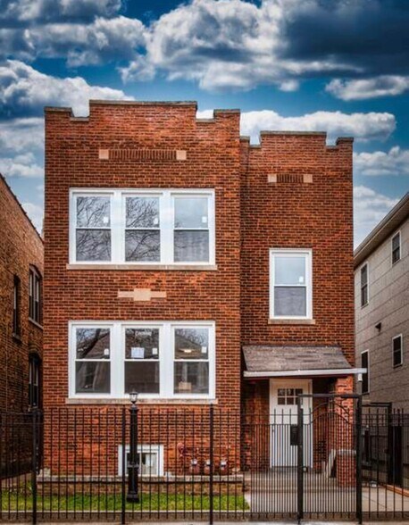 Building Photo - 7240 S Cornell Ave