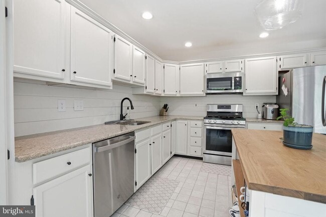 Building Photo - 138 Medinah Dr