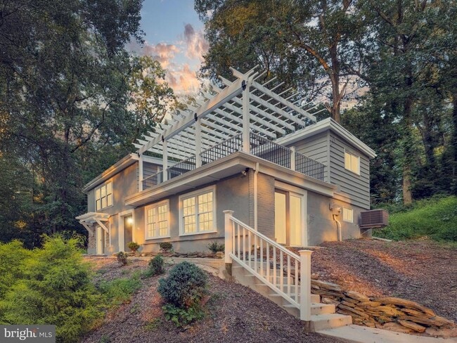 Building Photo - 422 Spackmans Ln