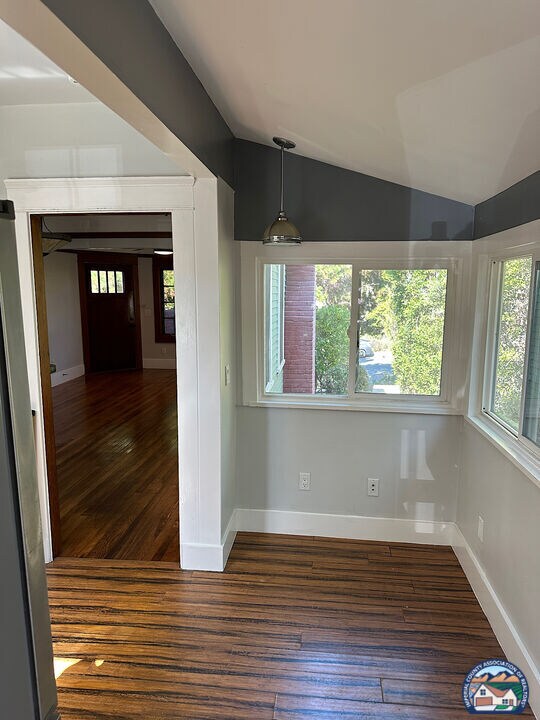 Building Photo - 1075 Hayes Ave