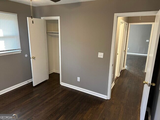 Building Photo - 1545 Gaylor Dr SE