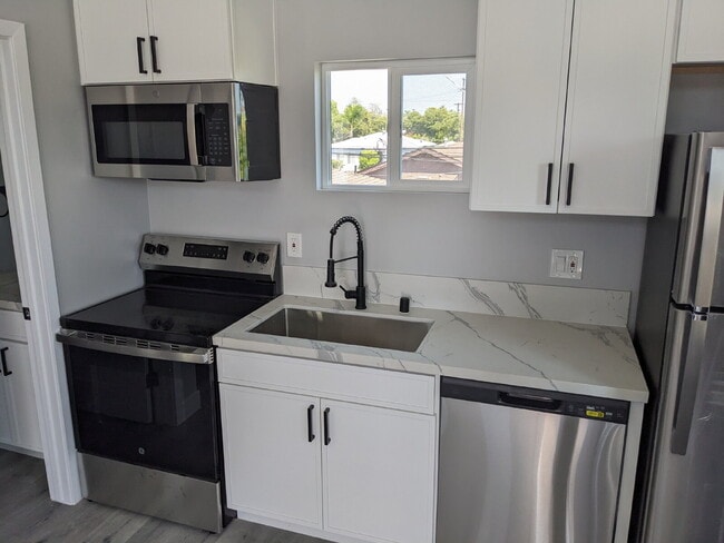 Building Photo - Brand New Constructed 1 Bed / 1 Bath – Sch...