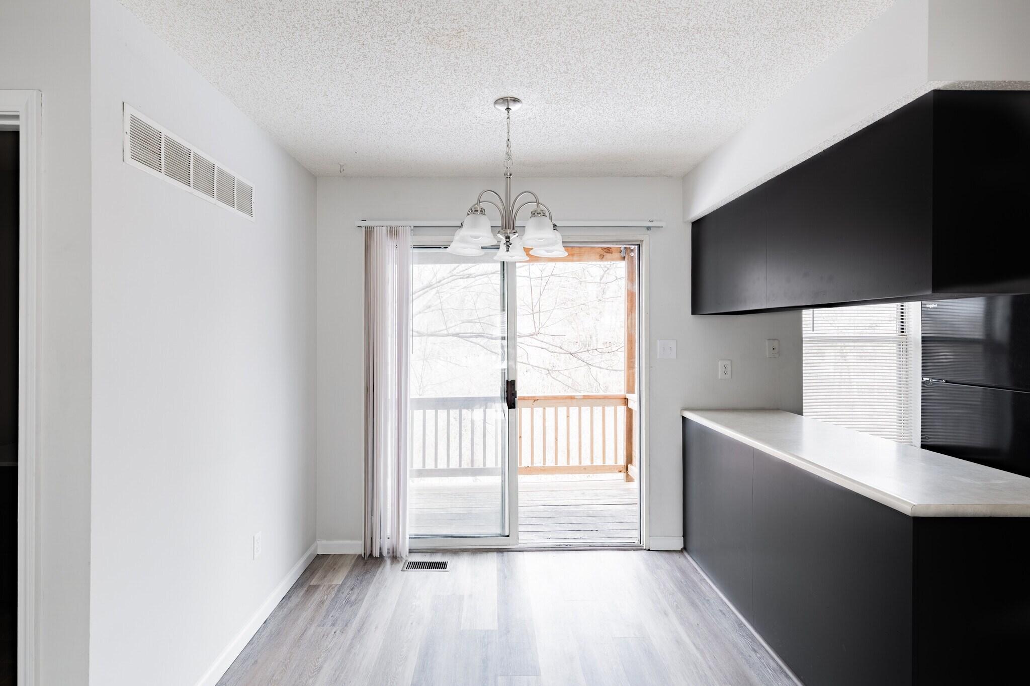 Building Photo - 2282 Highland Hill Dr