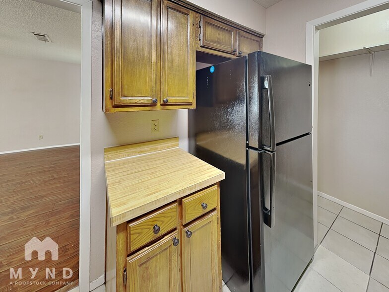 Building Photo - 5515 Brookview Ct