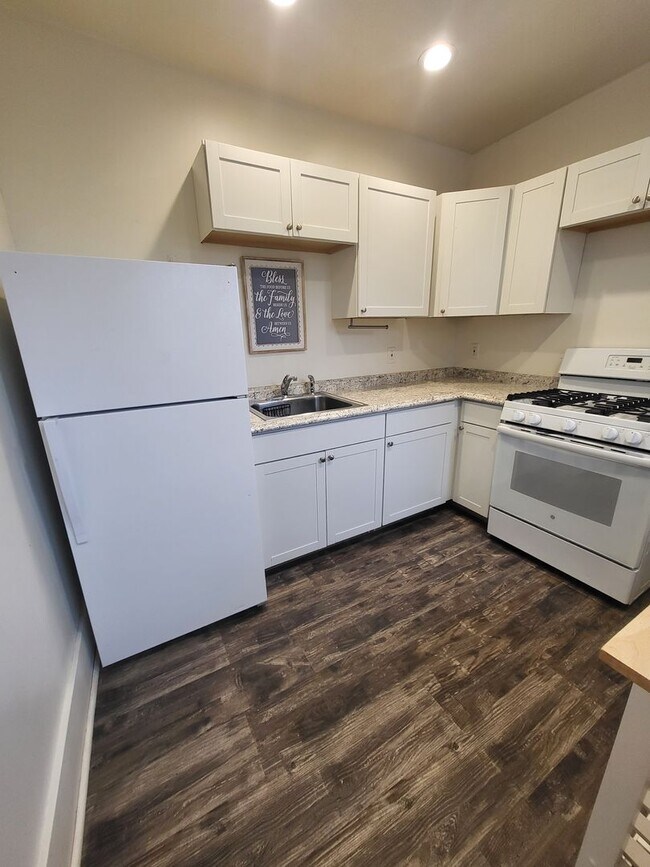 Building Photo - 315-315 Birmingham Ave