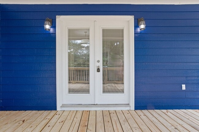 Building Photo - Beautiful home in Moss Point