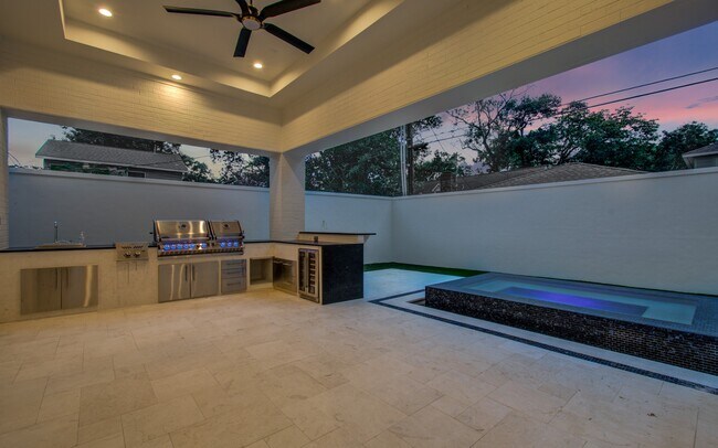 Building Photo - 13034 Memorial Dr