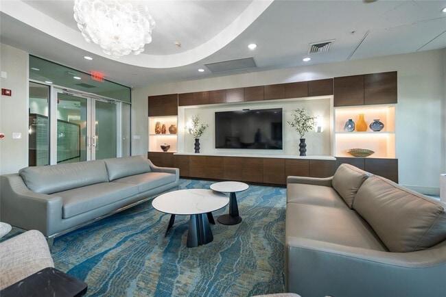 Building Photo - 401 SW 4th Ave