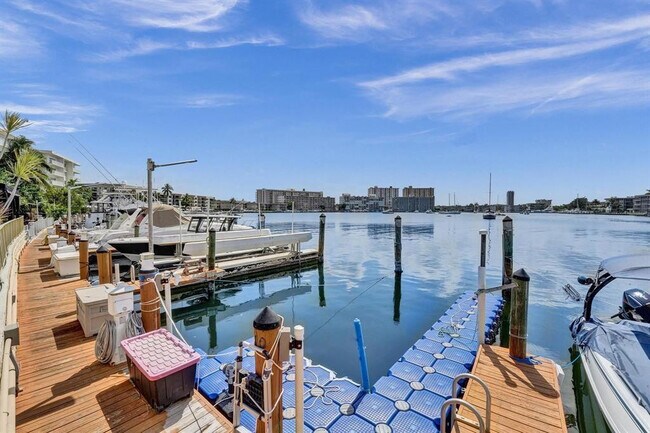 Building Photo - 100 Golden Isles Dr