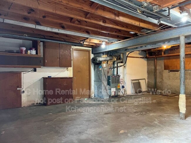 Building Photo - 6708 W 71st Terrace