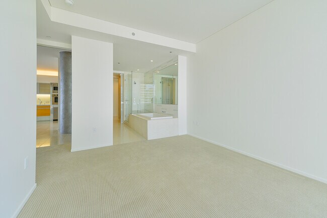 Building Photo - Veer Towers 602W-Strip and CityCenter View...