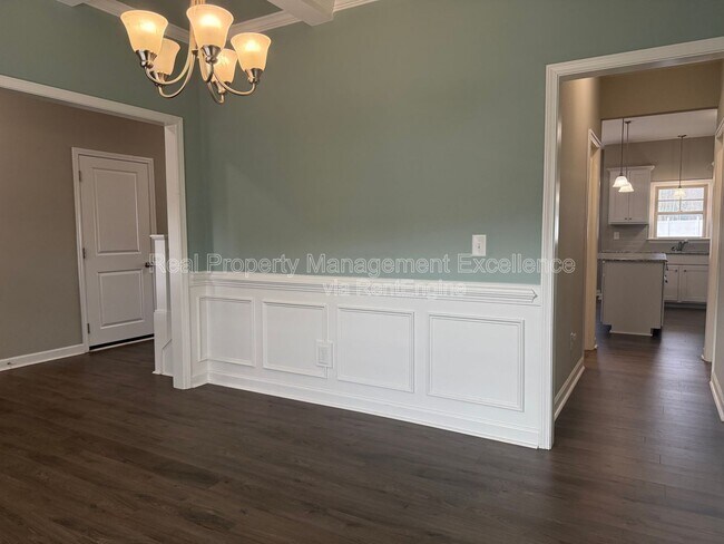 Building Photo - 432 Fallingbrook Dr