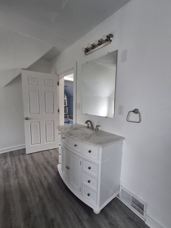 Building Photo - 833 Indiana Ave