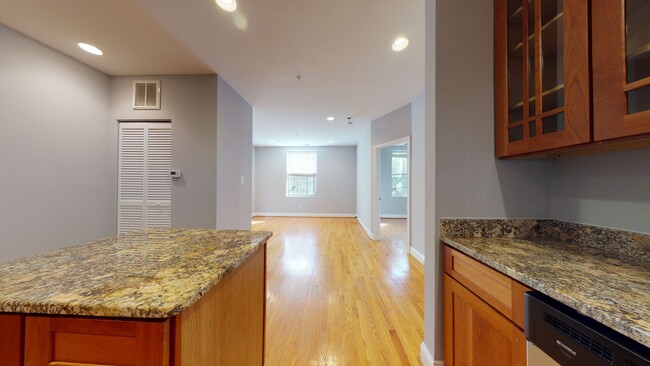 Building Photo - Modern 1 bedroom unit in Bloomingdale/Ecki...