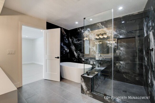 Building Photo - 3962 Euclid St