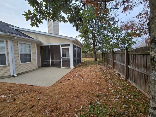 Building Photo - 817 Maricopa Dr