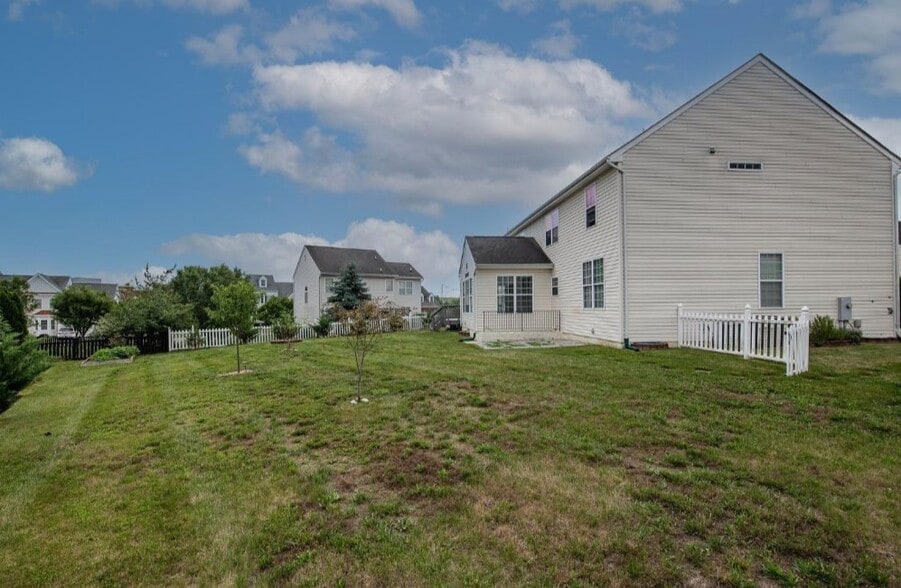 Building Photo - 73 Anthony Taylor Way