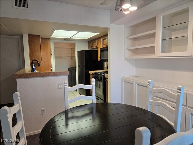 Building Photo - 1909 Mountain Hills Ct