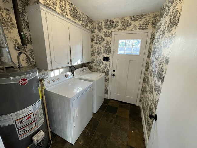 Building Photo - 9015 Eldora Dr