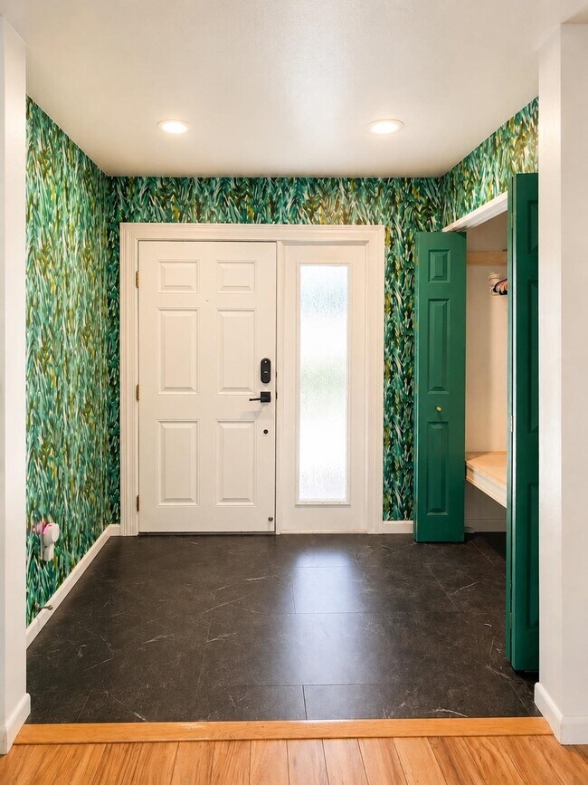 Building Photo - 534 Sevilla Dr