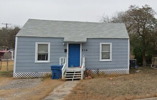 Building Photo - 516 Hall St