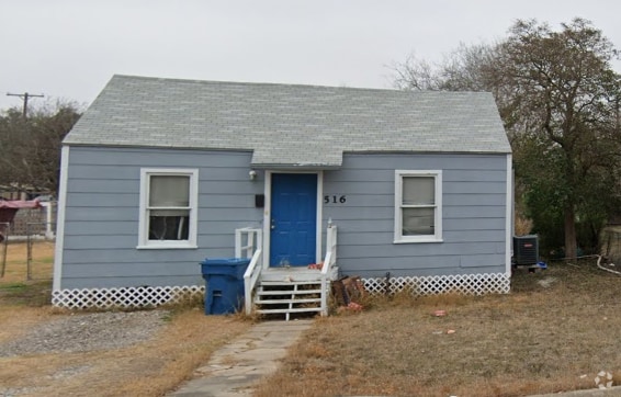 Building Photo - 516 Hall St