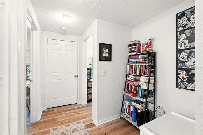 Building Photo - 211 Longview Ave