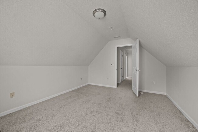 Building Photo - Updated 3BR Home with Garage, Pet Friendly!