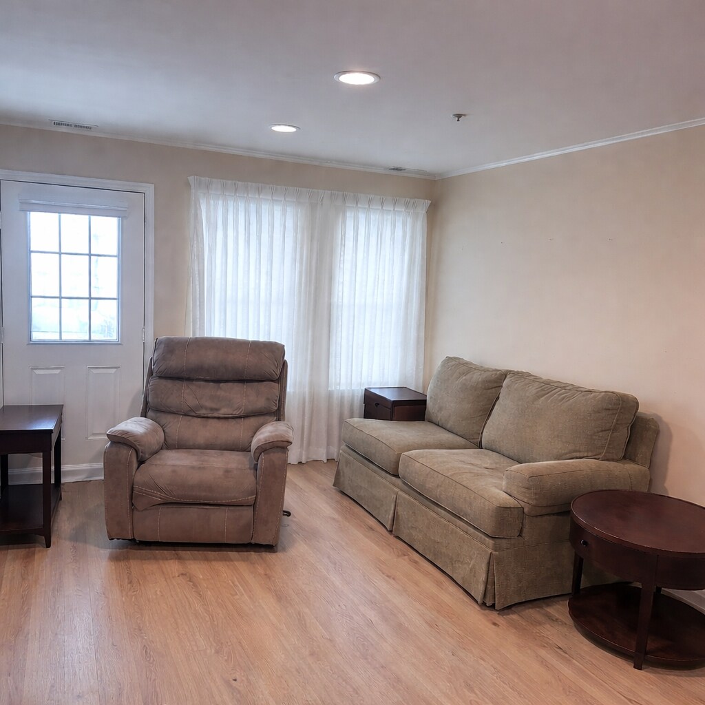 Building Photo - 4609 Tudor Dr