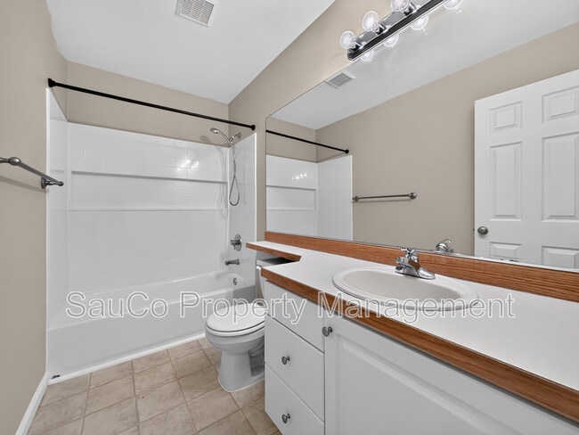 Building Photo - 5605 NE Caddis Dr