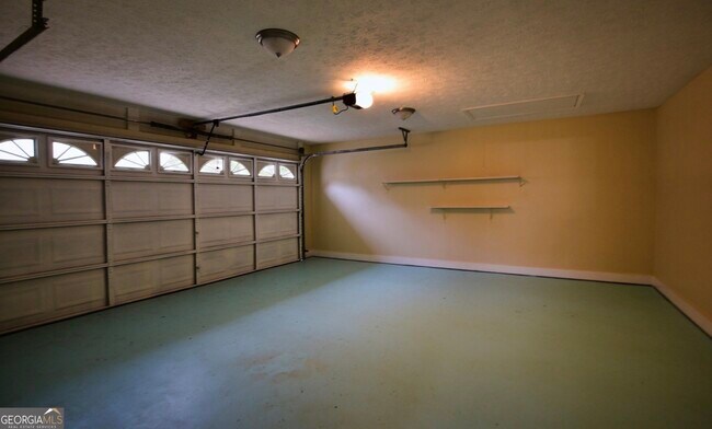 Building Photo - 105 Redwood Dr