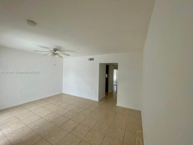 Building Photo - 5020 Elmhurst Rd