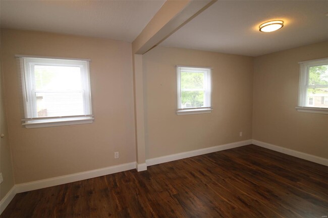 Building Photo - 428 Chamberlin Dr