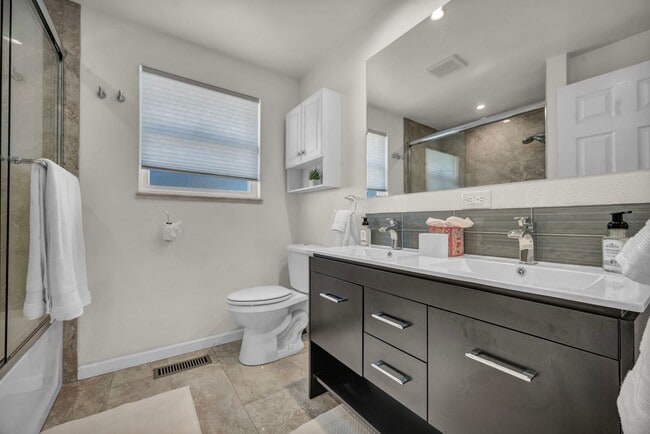 Building Photo - FULLY FURNISHED MOUNTAIN VIEW RETREAT with HOT TUB, RV PARKING & NO HOA