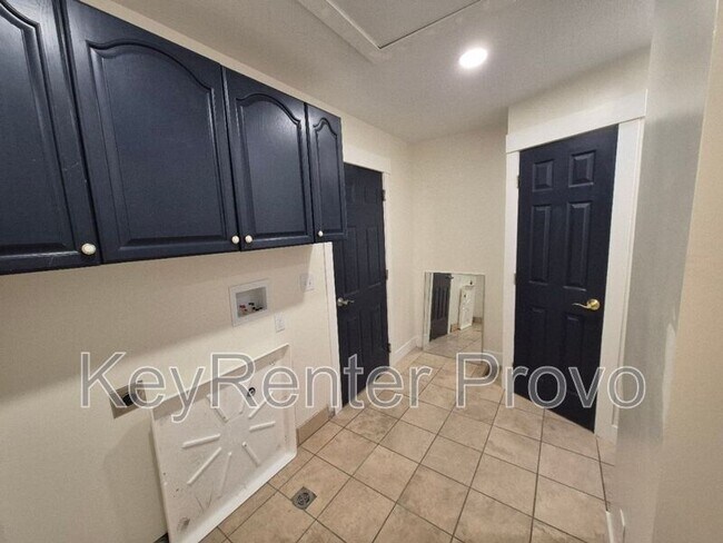 Building Photo - 75 S Astor Ln