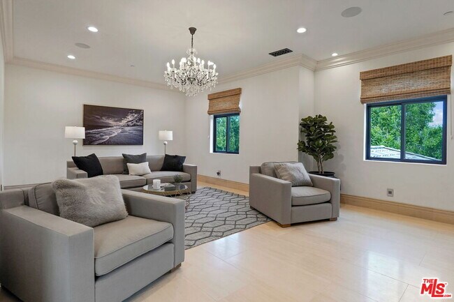 Building Photo - 20101 SW Cypress St