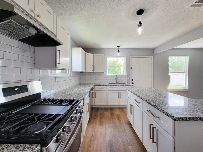 Building Photo - 4538 Clover St