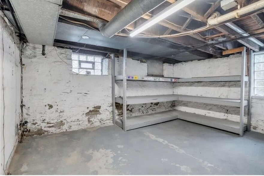 Building Photo - 3240 Rothpletz St