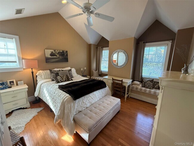 Building Photo - 2465 Fairway Dr