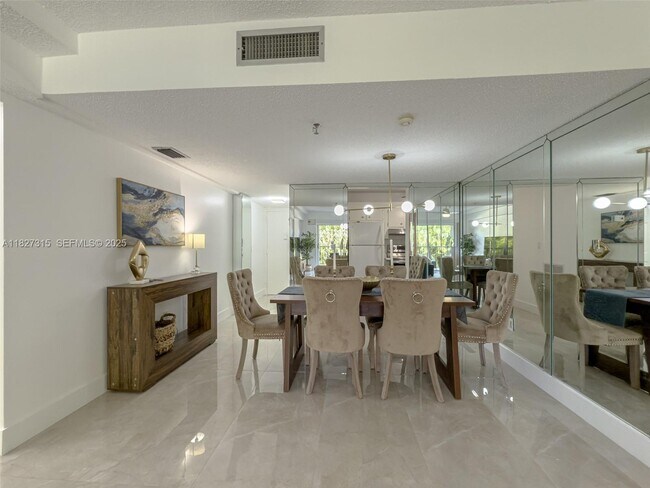 Building Photo - 250 NE 181st St