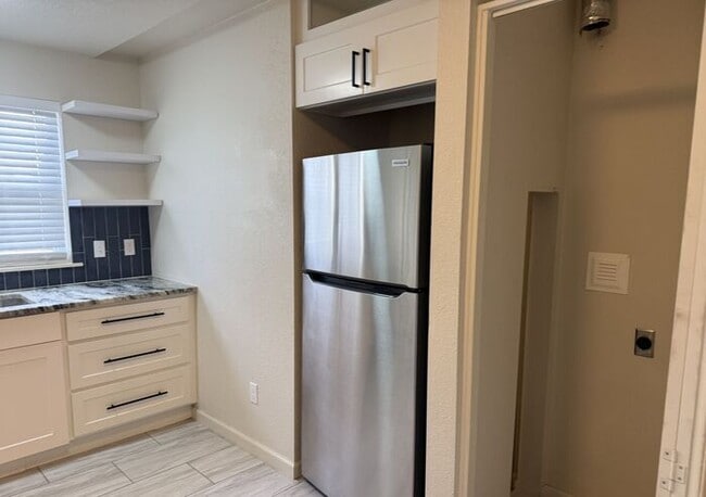 Building Photo - Bright & Updated 3-Bedroom Home with Garage