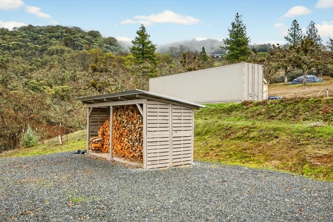 Building Photo - 860 Humbug Creek Rd