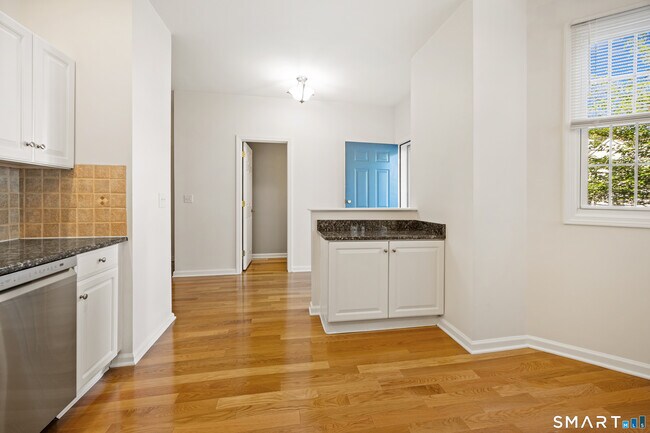 Building Photo - 6 Cypress Ln