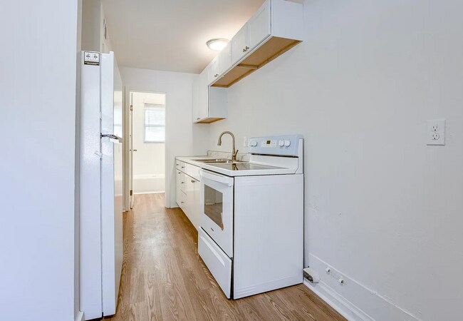 Building Photo - 15216 Bellaire Ave