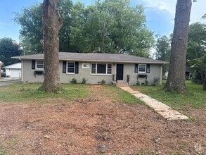 Building Photo - 2BD/1 BA