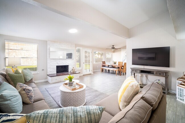 Building Photo - 7113 Cerro Negro Dr