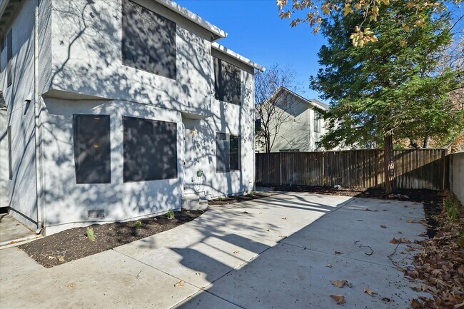 Building Photo - 970 Antelope Terrace