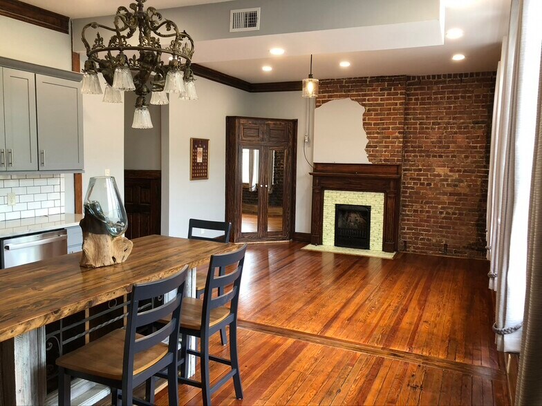 Building Photo - 457 Dauphin St