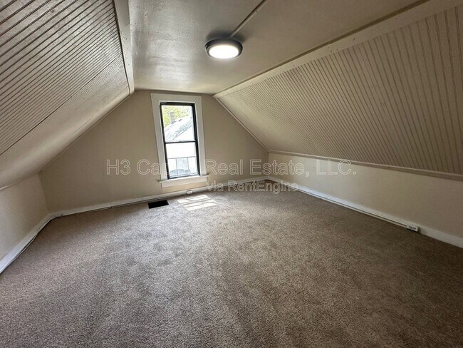 Building Photo - 1006 N 2nd St