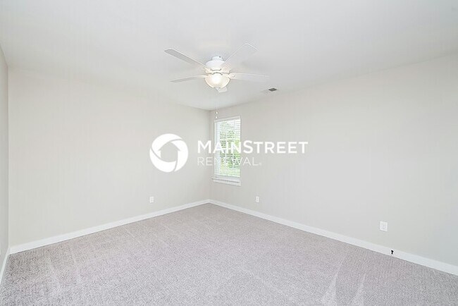 Building Photo - 4 Bedroom Pet-Friendly Home in Murfreesbor...